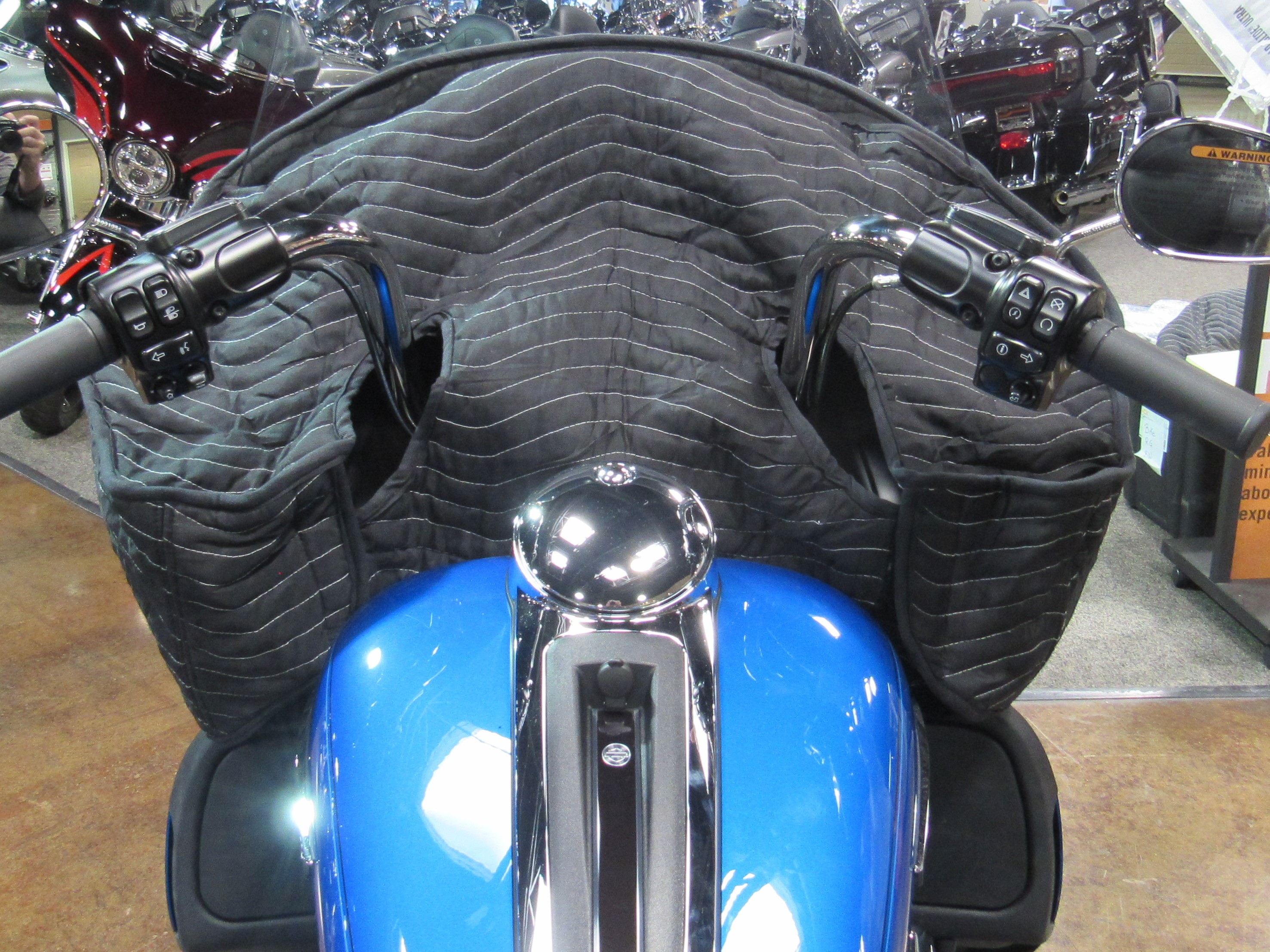 HARLEY DAVIDSON ROADGLIDE FAIRING COVER - Click Image to Close